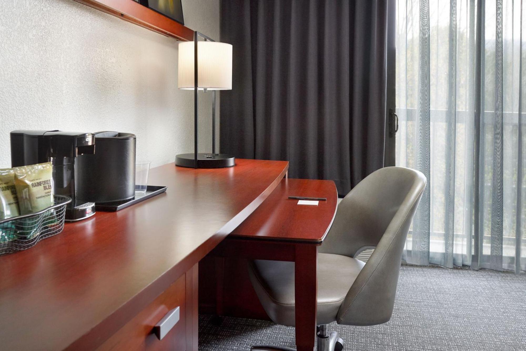 Courtyard By Marriott Augusta Hotel Exterior foto