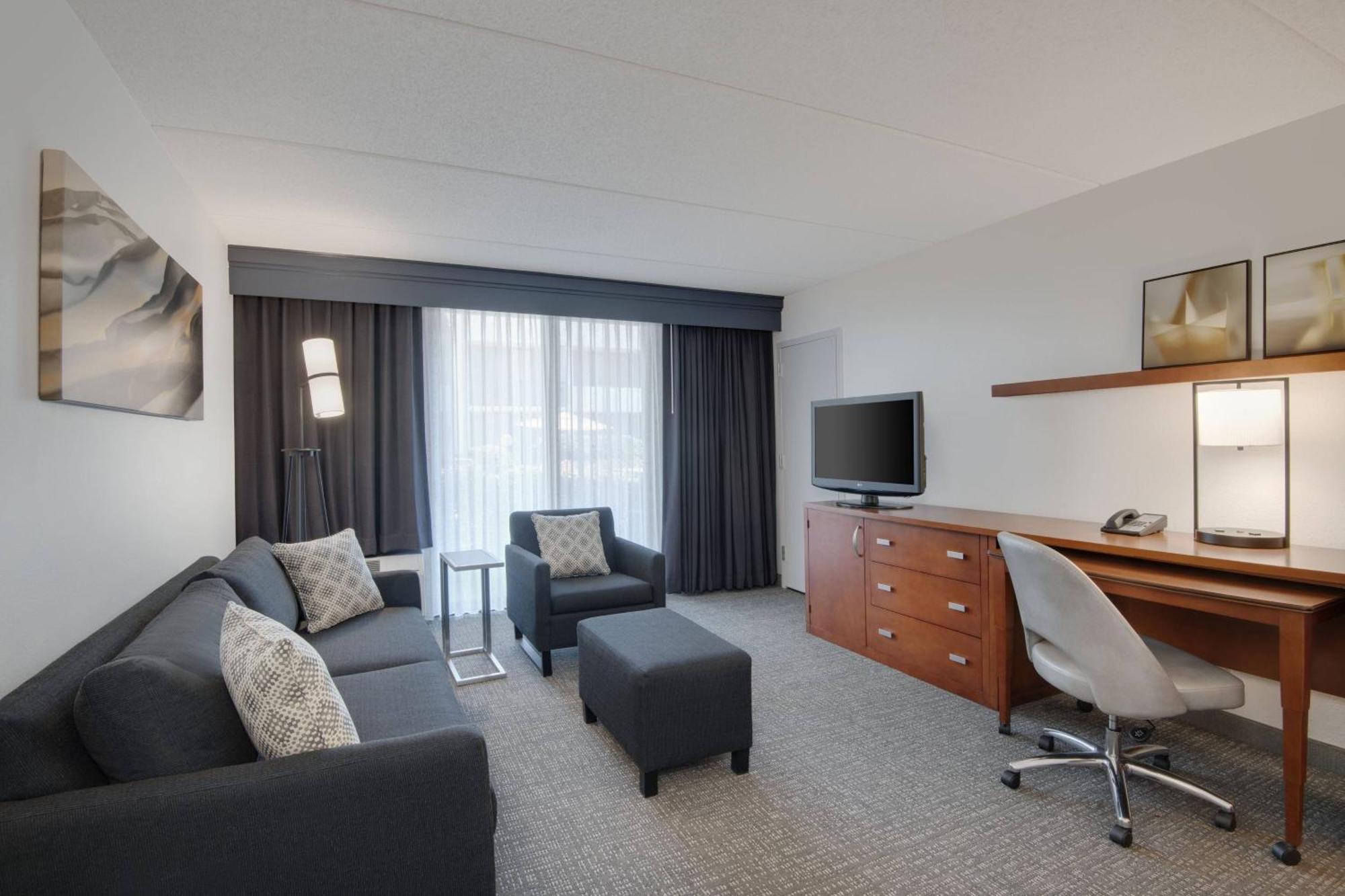 Courtyard By Marriott Augusta Hotel Exterior foto